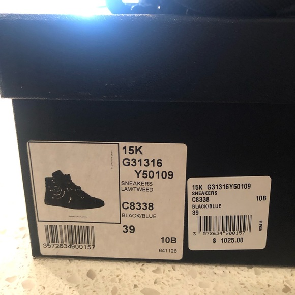 Chanel tennis shoes with leather & tweed detail - Picture 7 of 8